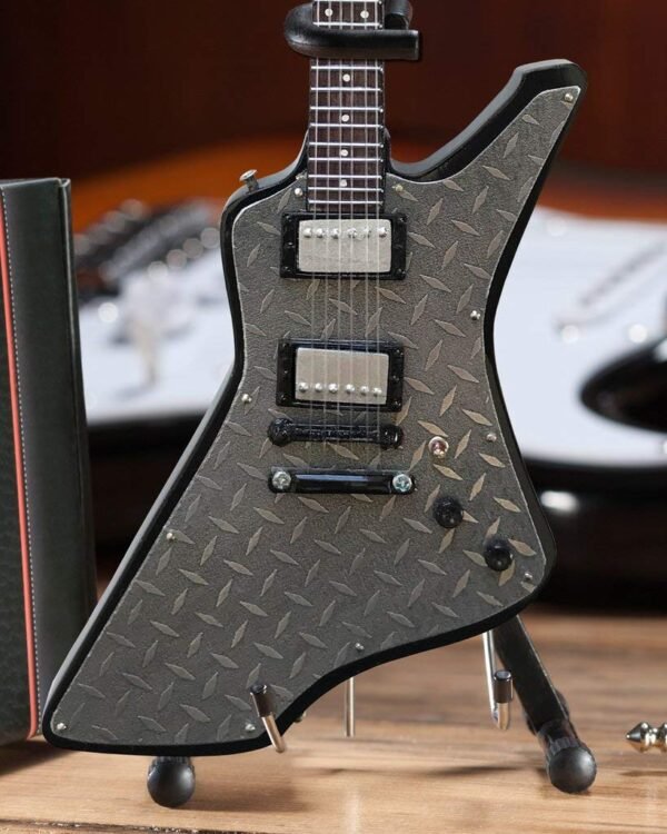 FanMerch Mini Guitar Review Metallica James Hetfield Diamond Plate Replica Collectible