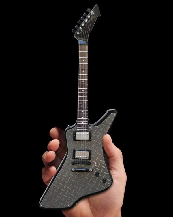FanMerch Mini Guitar Review Metallica James Hetfield Diamond Plate Replica Collectible