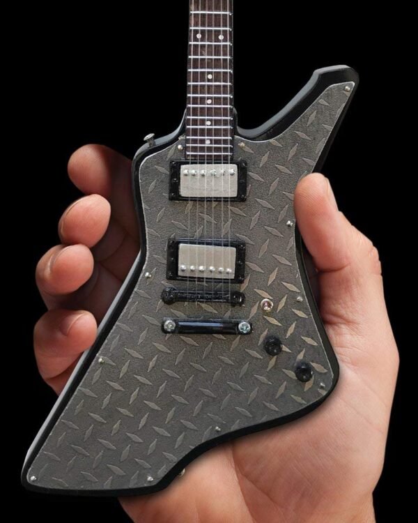 FanMerch Mini Guitar Review Metallica James Hetfield Diamond Plate Replica Collectible